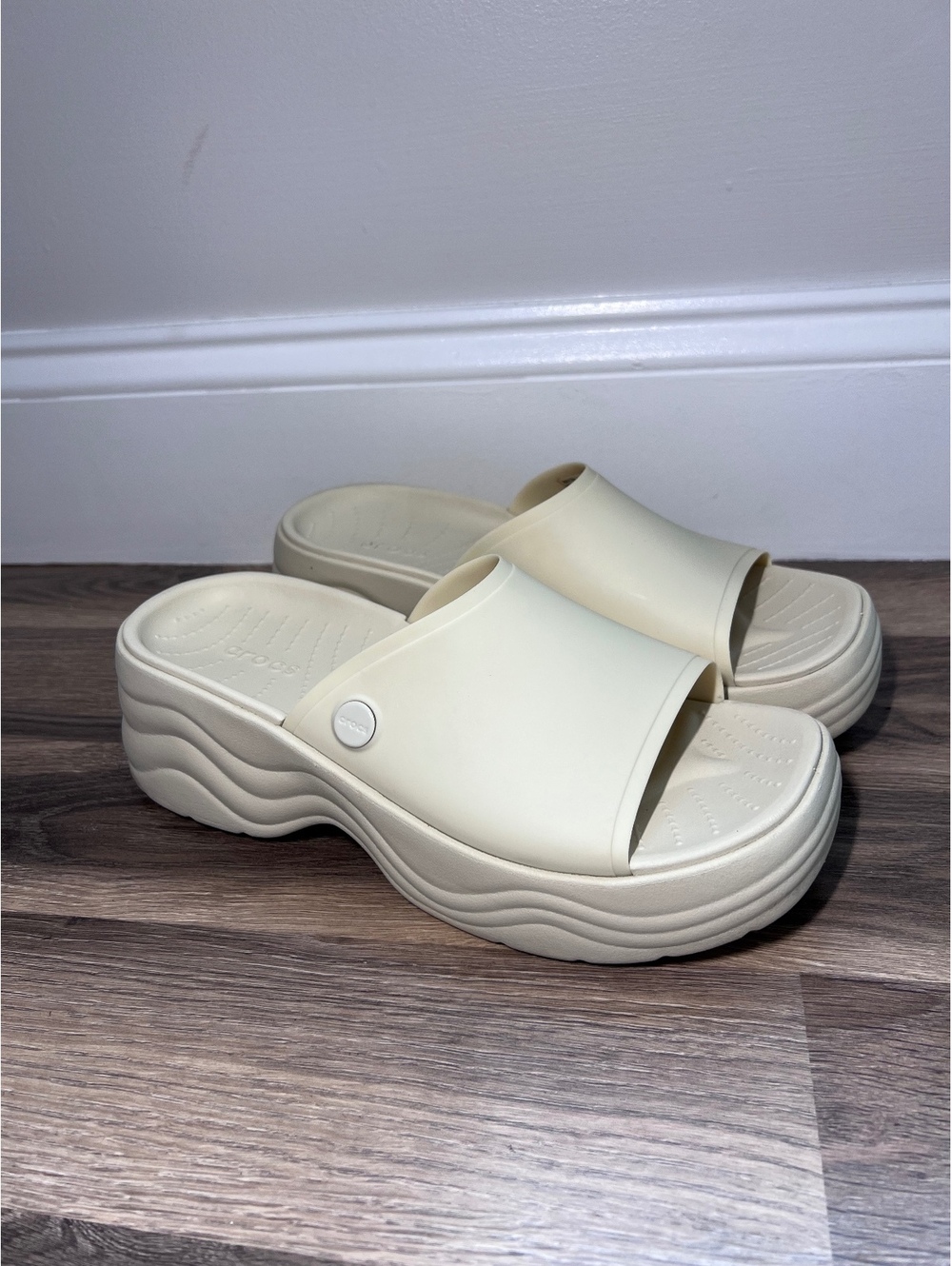 Crocs platform slide sandals women's size 7